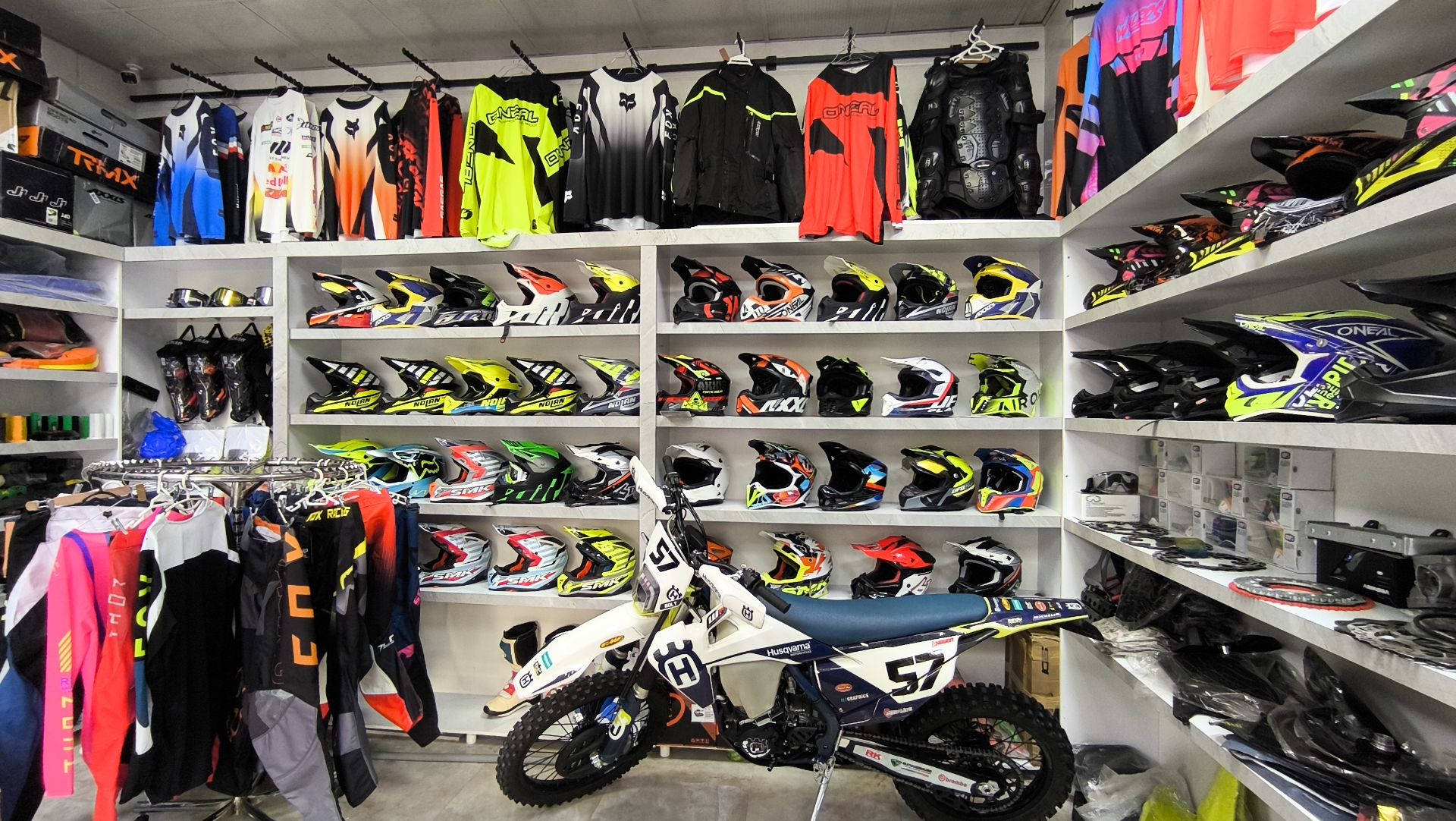 enduro_market_soltani در {"id":2030,"name":"\u0647\u0634\u062a\u06af\u0631\u062f","lat_long_center":"35.9644776,50.6808683","province_id":5,"county_id":null,"sector_id":null,"code":null,"short_code":null,"status":true,"approve":true}