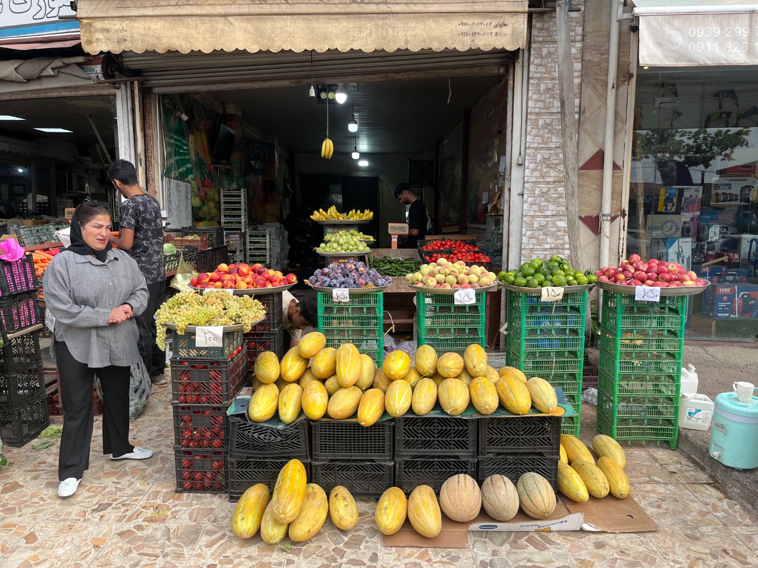 ارزانسرای میوه تره بار وحید در {"id":3060,"name":"\u0631\u0634\u062a","lat_long_center":"37.2793607,49.5846102","province_id":25,"county_id":null,"sector_id":null,"code":null,"short_code":null,"status":true,"approve":true}
